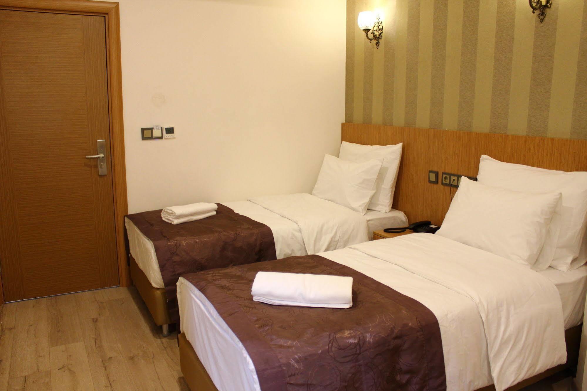 Realist Hotel Istanbul Exterior photo
