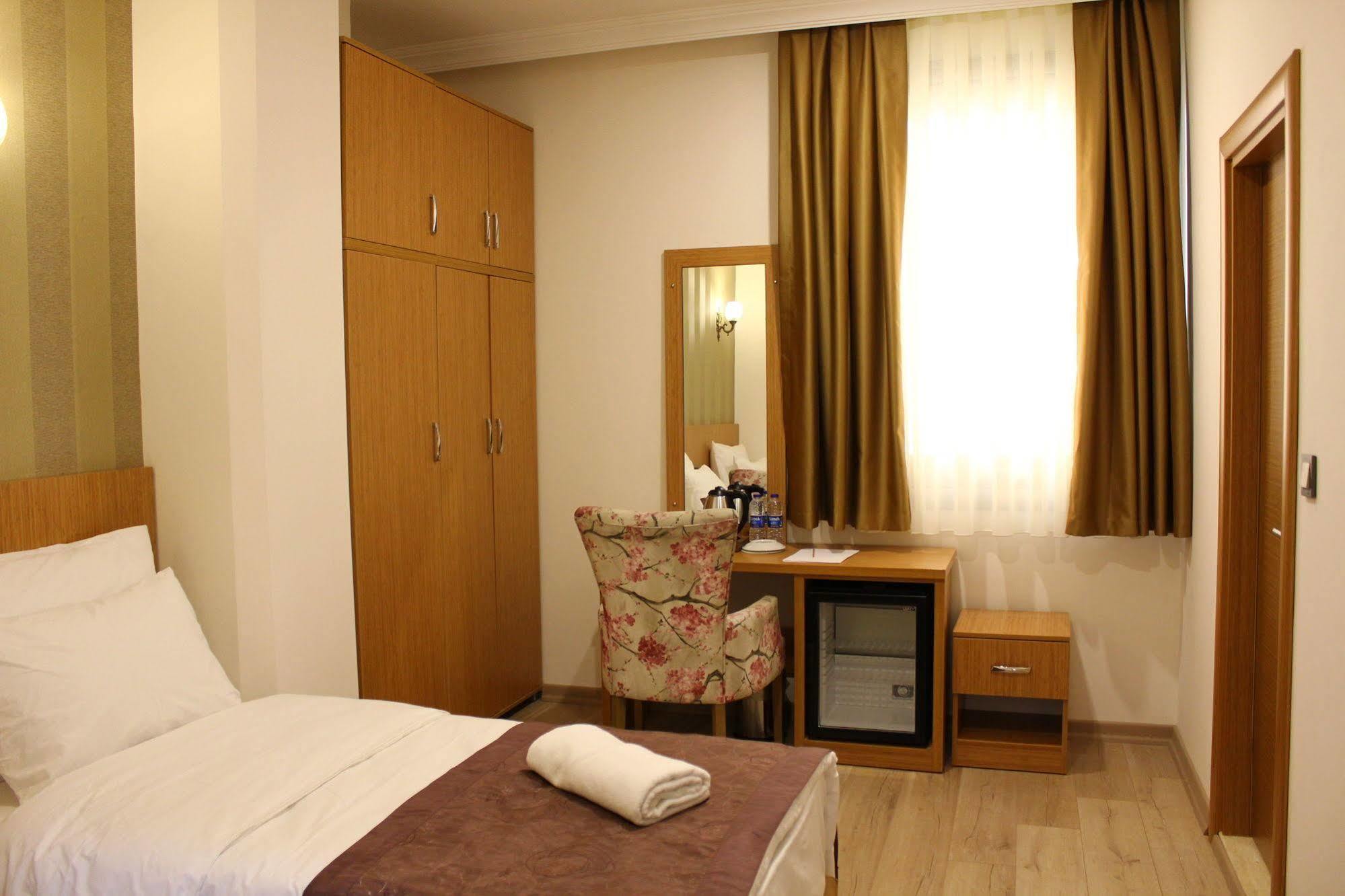 Realist Hotel Istanbul Exterior photo