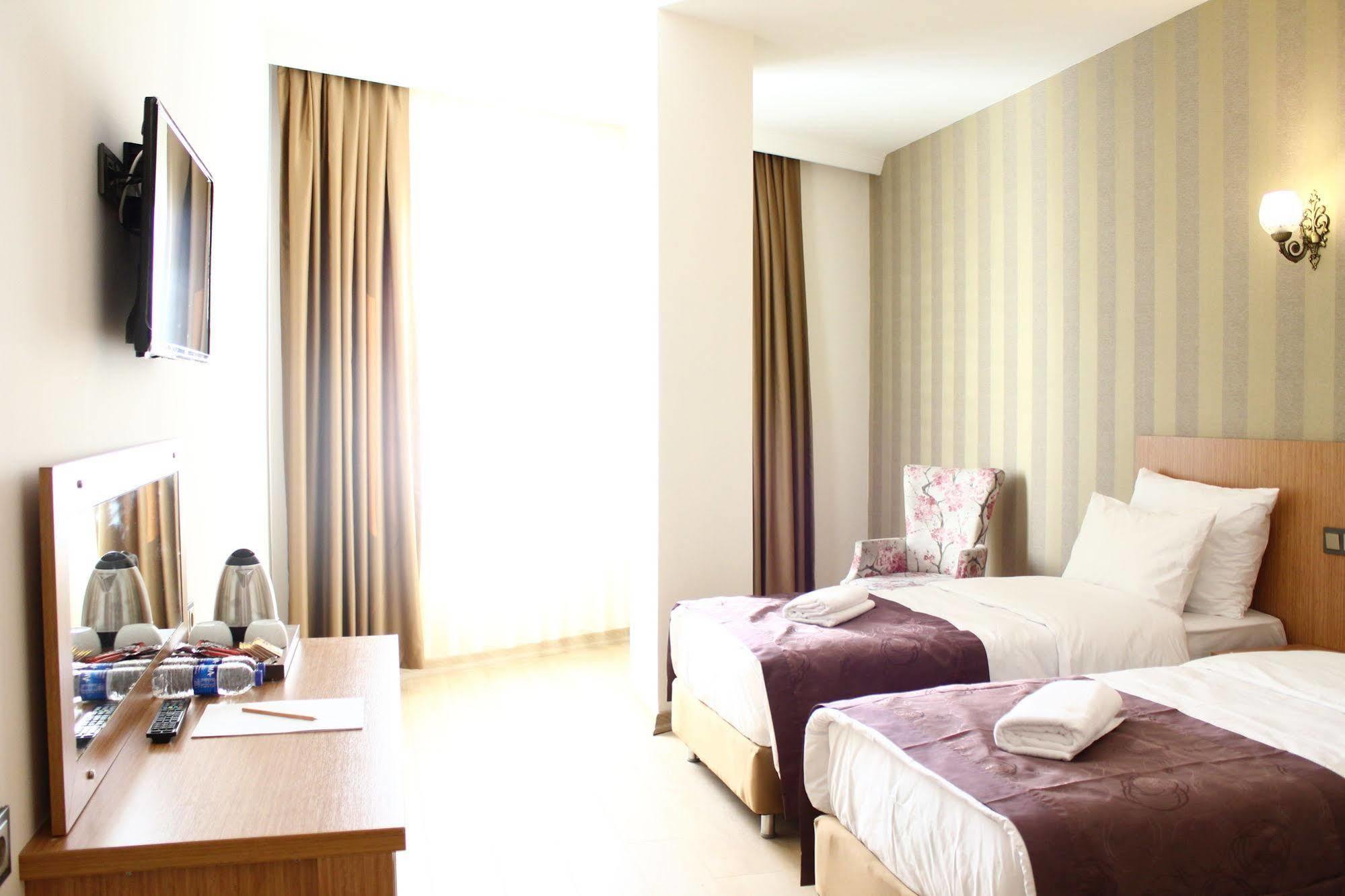Realist Hotel Istanbul Exterior photo